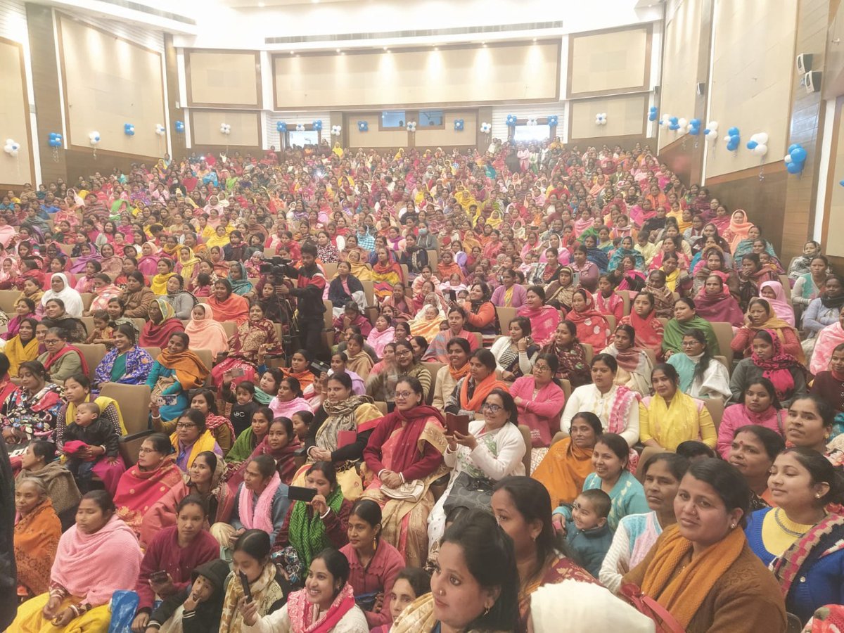AITCofficial's tweet photo. Our resolve to serve the people shall only grow STRONGER by the day. 

We shall continue taking strides toward a BETTER TOMORROW for everyone!

Today, our leaders assembled in Raiganj to commit to upholding the ethos of unity and democracy and striving for the progress of all. https://t.co/VOAza2AtvM