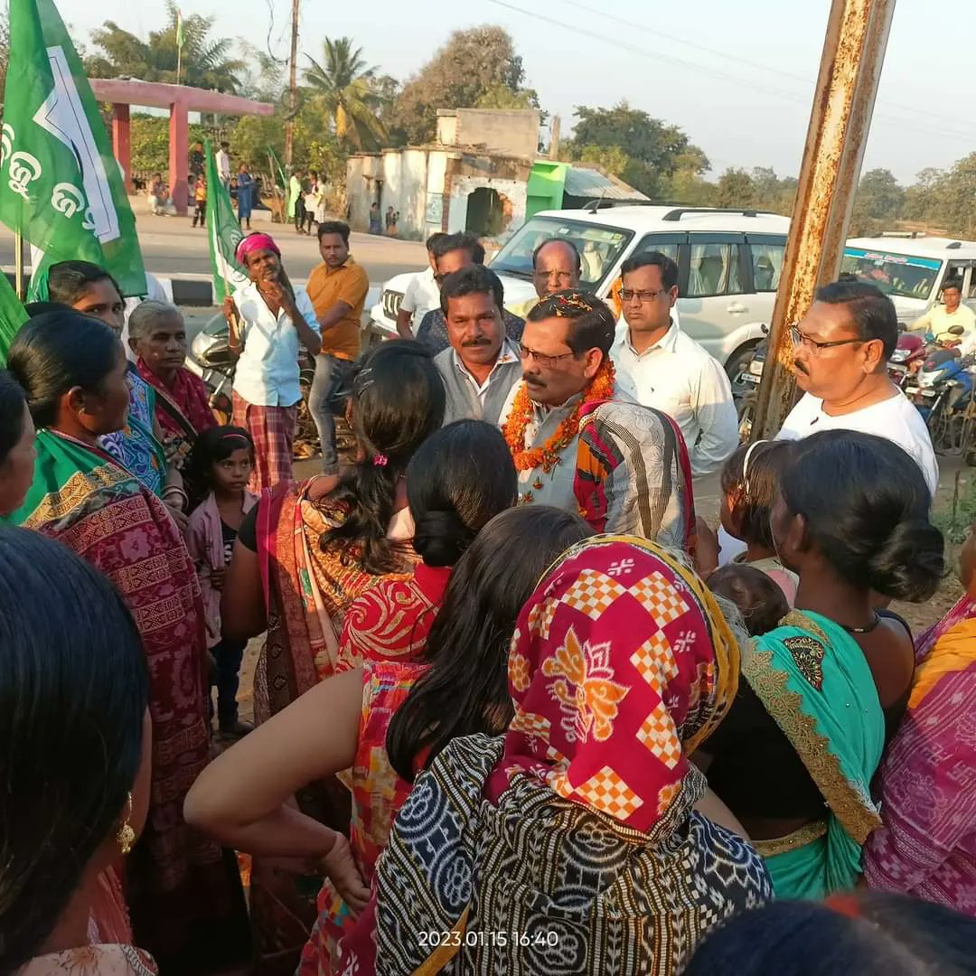 Rabinarayanpdm's tweet photo. 15/01/2023 ବିଜୁ ଜନତା ଦଳର ମୁଖପାତ୍ର ତଥା ଓଡିଶା ରାଜ୍ୟର ପଣ୍ୟାଗାର ନିଗମ ଅଧ୍ୟକ୍ଷ ଶ୍ରୀଯୁକ୍ତ ମହେନ୍ଦ୍ର ବଢ଼େଇଙ୍କୁ ପାଇକମାଳ ବ୍ଲକ ବିଜୁ ଜନତା ଦଳ ତରଫରୁ ଭବ୍ୟ ସ୍ବାଗତ ସମ୍ବର୍ଦ୍ଧନା କରାଗଲା। @Naveen_Odisha @pranabpdas @bjd_odisha @BJDITWing @nabadasjsg https://t.co/rktPZYd9Ch