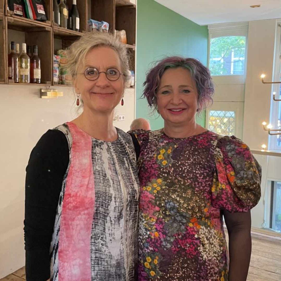 Widowtalk – support voor weduwen en weduwnaars

In de podcasts Widowtalk praten ze over gezamenlijke verlieservaringen en interviewen ze weduwen, weduwnaars en dienstverleners.
villatrost.nl/widowtalk-supp…

#villatrost #verhalen #lotgenoten #steun #widows4widows