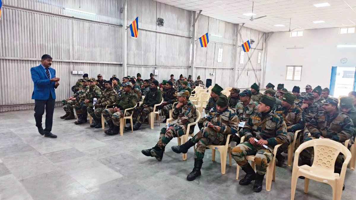 niveshapp's tweet image. A big shout out to our partner, Mr. Ramesh Kumar, for making a remarkable effort towards guiding Indian soldiers on how to manage their savings and investments. 
Click here to become Nivesh’s partner -  bit.ly/3yk2Vd9

#mutualfunds  #mutualfunddistributor #soldier