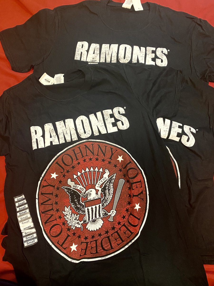 RAMONESFCJ's tweet photo. お待たせしました! 1月17日のニュース&ブログは『FUN PACK』の中身チラ見せと今週、金曜日発売のアナウンスです。
https://t.co/fa5dIVW7cN
#RAMONES #RFCJ #FUNPACK #GOODS https://t.co/A2aTqZQpNz