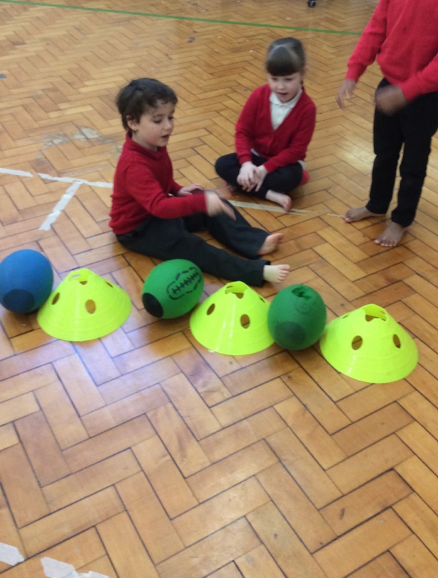 mr_robinson10's tweet photo. Reception children this term are working with mark @yorkrlfcfound 🏉

The games and skills are really helping the children with their confidence - 
as well as embedding those fundamental movement skills 🫴🏻 🏃‍♀️🙌🏻 @HaxbyRoad https://t.co/yltKdXrJ81