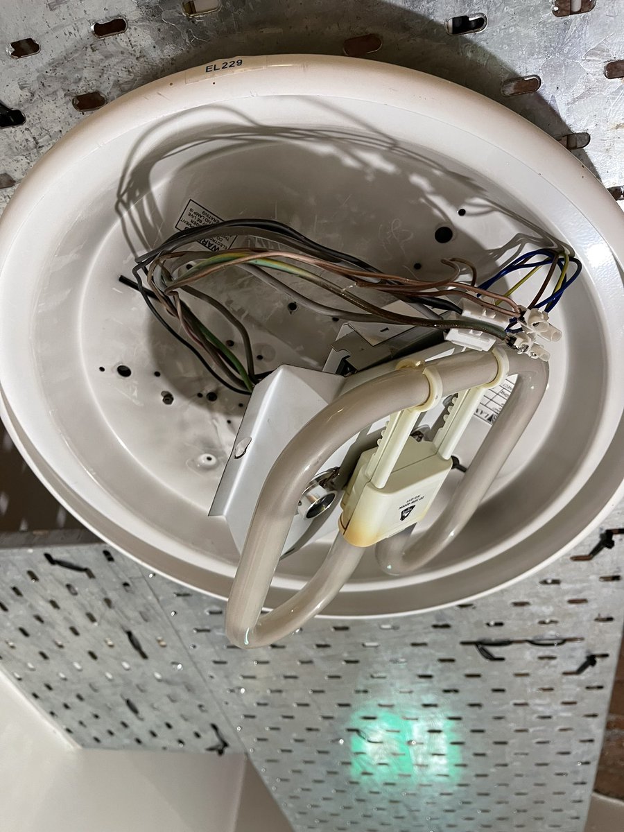 SolutionsEM's tweet image. Lighting repairs…. Emergency gear try someone’s installed- lazy, can’t be bothered or just rough!!! So frustrating but I suppose it keeps the good ones in a job #electricalmaintenance
