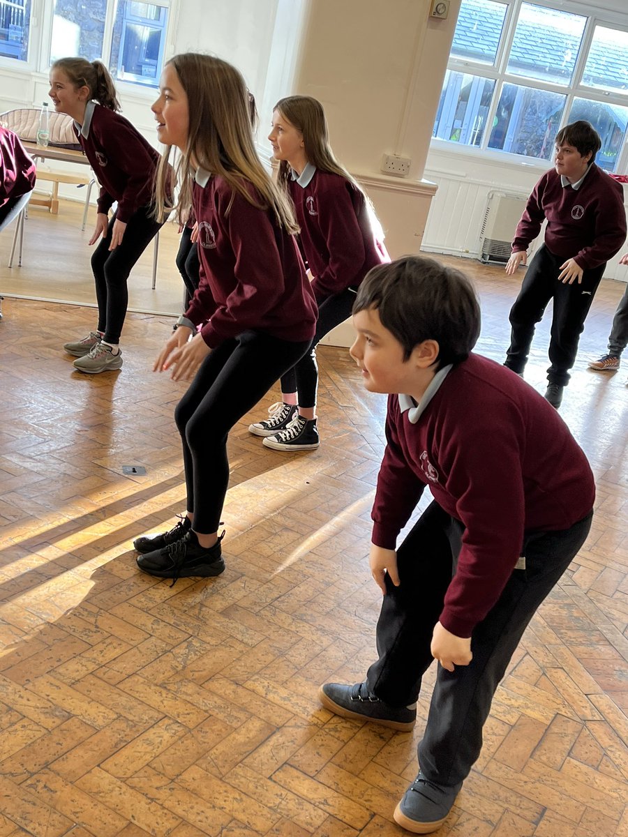YSGOL LLANRUG (@ysgolgynllanrug) on Twitter photo Ail weithdy prosiect ‘Dewryn’ <a href="/OperaCenCymru/">Opera Cenedlaethol Cymru</a> @WNOtweet bore ‘ma ar gyfer ein disgyblion Blwyddyn 6. Y gwaith o strwythuro a chyfansoddi ein opera yn cychwyn heddiw gyda <a href="/Helenwoodsmusic/">Helen Woods</a>. Cyffroes! 🎶🎵🎼 Ail weithdy prosiect ‘Dewryn’ <a href="/OperaCenCymru/">Opera Cenedlaethol Cymru</a> @WNOtweet bore ‘ma ar gyfer ein disgyblion Blwyddyn 6. Y gwaith o strwythuro a chyfansoddi ein opera yn cychwyn heddiw gyda <a href="/Helenwoodsmusic/">Helen Woods</a>. Cyffroes! 🎶🎵🎼