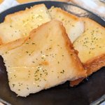 フライパンで作る!お手軽「はちみつバタートースト」。