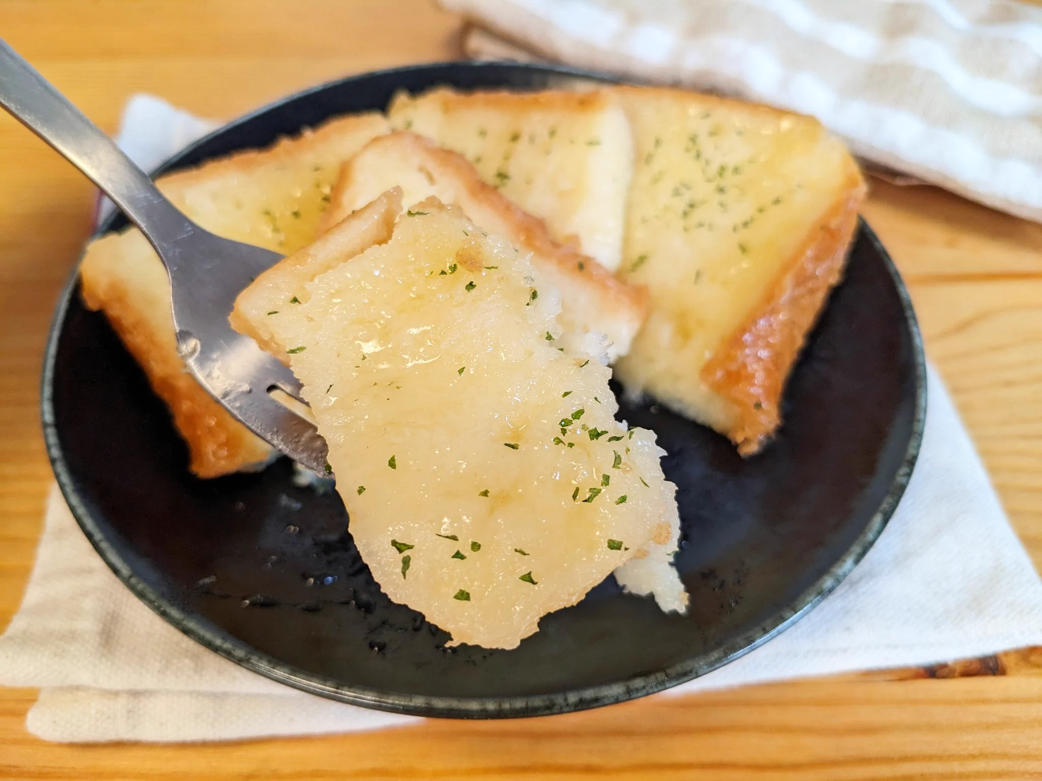 フライパンで作る！お手軽「はちみつバタートースト」。