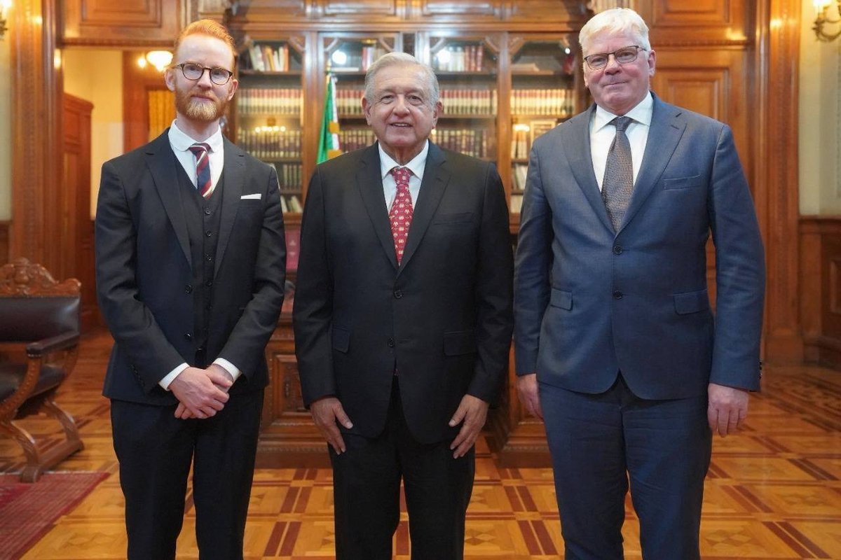 Productive meeting with Mexican President <a href="/lopezobrador_/">Andrés Manuel</a> in advance of summit with Biden to discuss #Assange and the threat to press freedom the case embodies. As first leader to raise the issue publicly he was committed to discussing the matter with Biden in person. <a href="/wikileaks/">WikiLeaks</a>