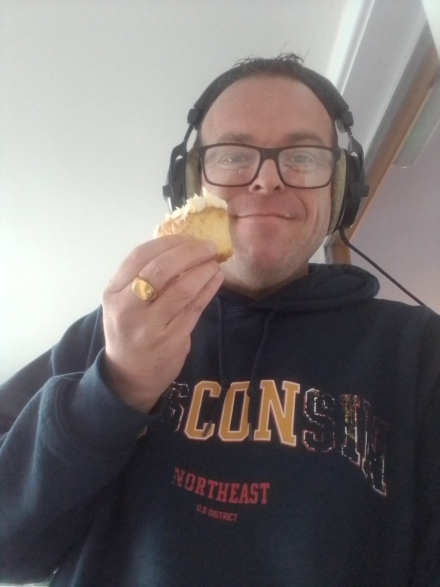 I'm often asked what I do whilst songs are playing @ashdownradio I eat cupcakes 😂