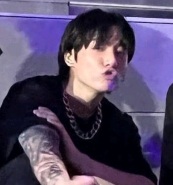 rmonvera's tweet photo. #jikookau --- amor, eu tô com os cria 🥋

jikook au onde jk é liberado por jm, seu fiel sr. encrenca, pra curtir um bailão com os cria https://t.co/EPNY0vpgy5