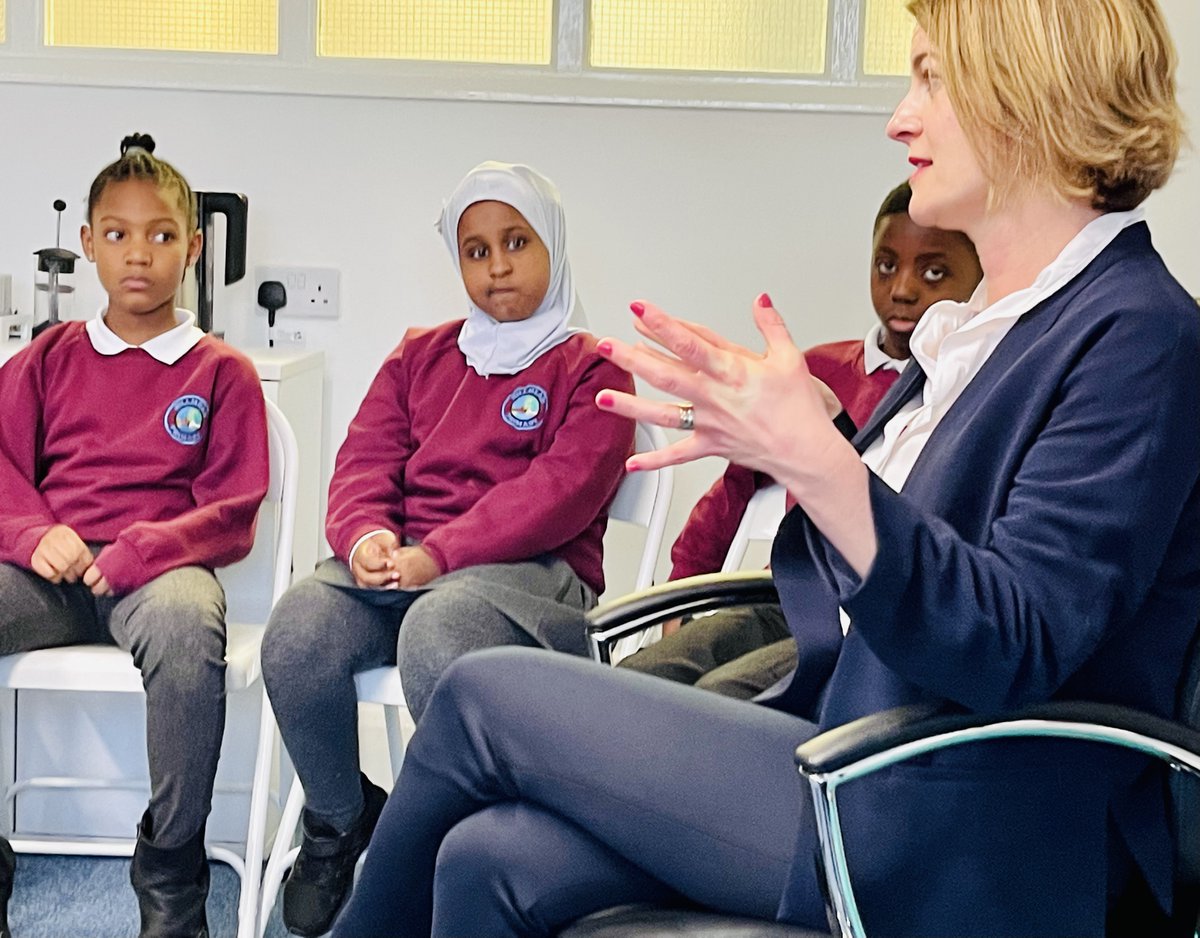 Welcome back! Our MP @helenhayes_ came to meet the new #SchoolCouncil. #Brixton