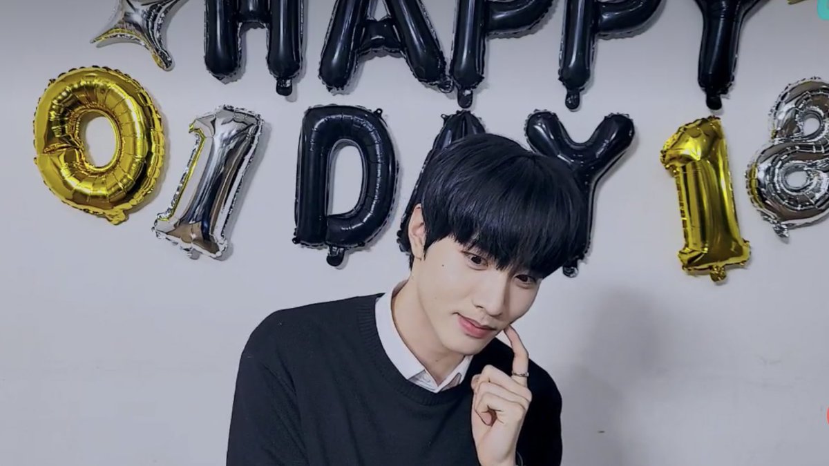 sangmintwt's tweet photo. 상민이 인생네컷 라이브 ver. ㅎㅎㅎㅎ https://t.co/h2uBqzBXYx