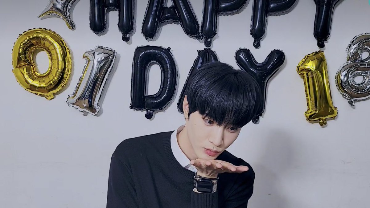 sangmintwt's tweet photo. 상민이 인생네컷 라이브 ver. ㅎㅎㅎㅎ https://t.co/h2uBqzBXYx