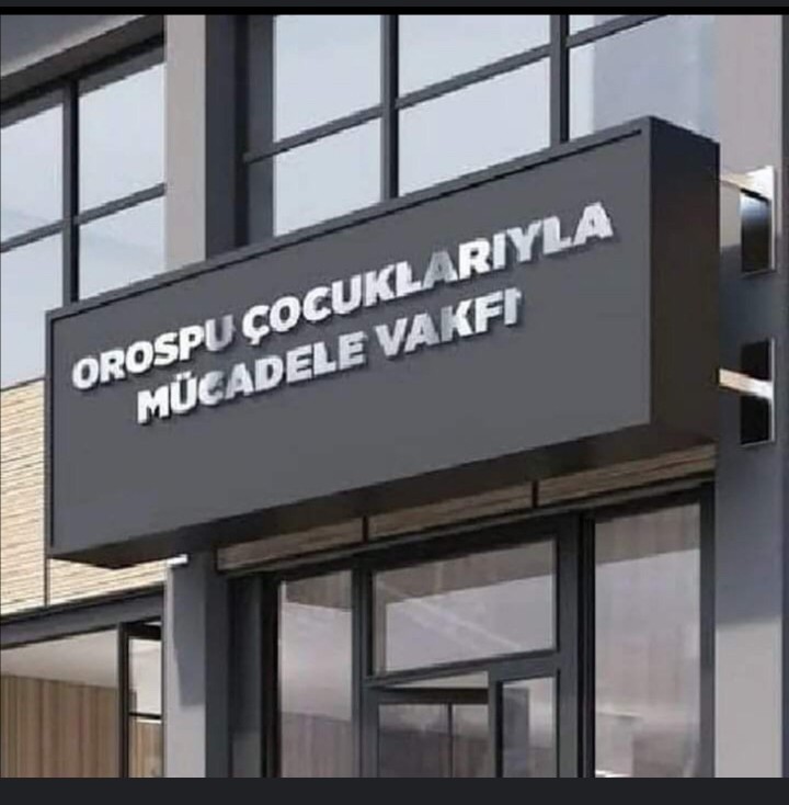 70 küsur çöpe para saçarken, Bruma’ya 4 verirken, Gustavo ve Arao gibi vasatlara 6 milyon € verirken sorun yok!
Konu Aboubakar olunca € 20 oldu, kulübün borcu çok, para yok!

Siz bu Ali Koç yakışıklı diye mi onca rezilliğe rağmen o koltukta sanıyorsunuz, istifa etsin o zaman!