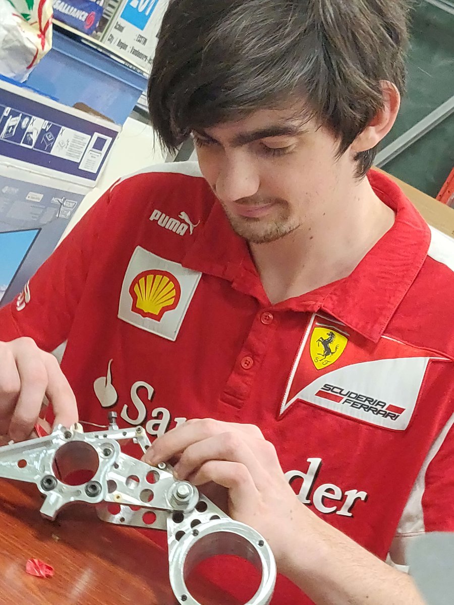 Première Semaine Projets de l’année pour L’Eco Motion Team 2022/2023 !
Notre équipe a 5 jours pour avancer le plus possible dans la préparation de la voiture afin de la rendre opérationnelle pour la compétition !