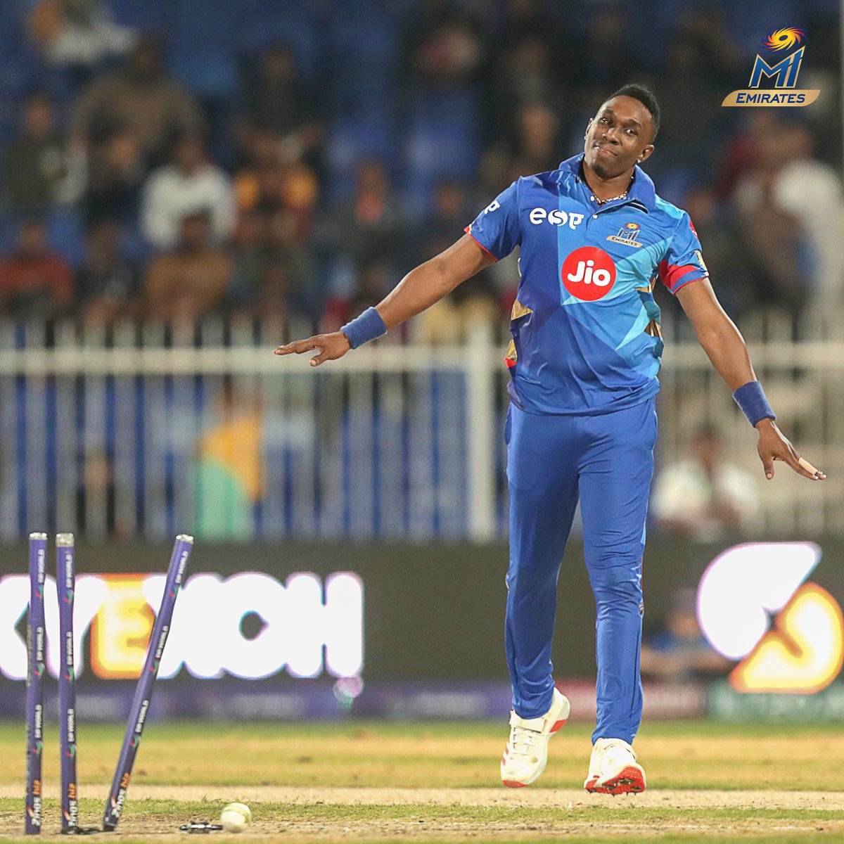 MIEmirates's tweet photo. No stump is safe when the Champion is around π―
#MIEmirates #OneFamily #SWvMI https://t.co/dDED5RSnOS