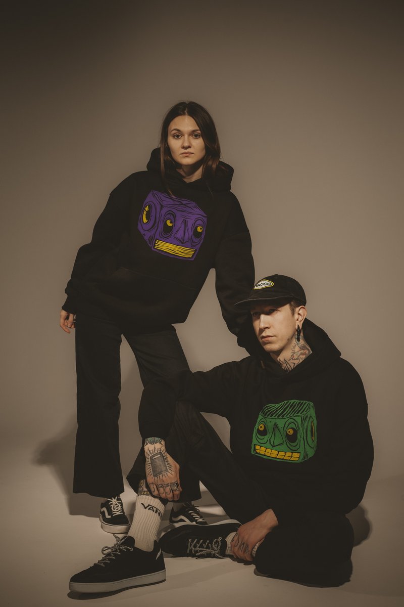 Tomorrow we will introduce NFT with unique physical merchandise! "RoboHeads" is a collaboration between a 2D artist and an Art Printing Studio. The NFT holder will be able to choose the size and merch himself: Hoodie, Sweatshirt or T-shirt. Premium quality, worldwide shipping.