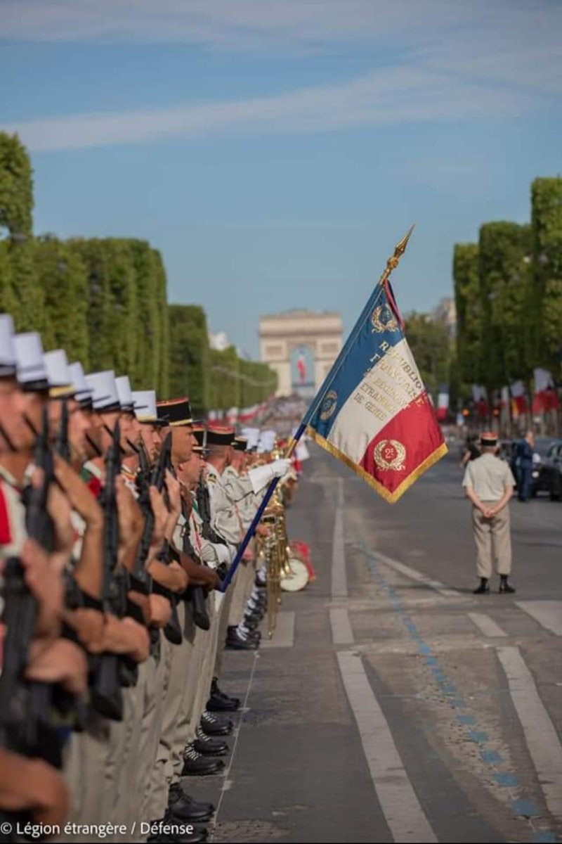 1reDivision's tweet image. Bonne Sainte Antoine à la @LegionEtrangere et au 2e régiment étranger du génie #2REG.
#TradisMili 🇨🇵
