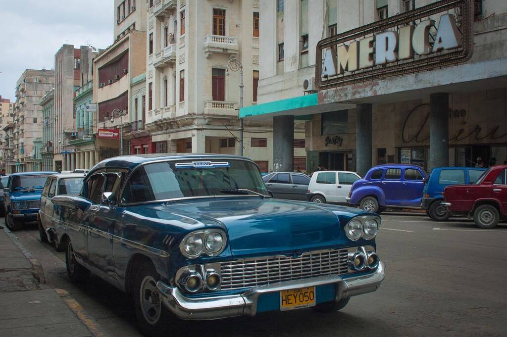 gettingcaptured's tweet photo. #cuba #cubasi #cubatravel #cuba🇨🇺 #travel #havana #habana #oldhavana #habanavieja🇨🇺 #habanavieja #habanacuba #havanacuba #50s #50scars #havanacars #cubacars #travel #travelphotography #travelphotographer https://t.co/qnMtGHKSIC https://t.co/GfGzwDJgJP