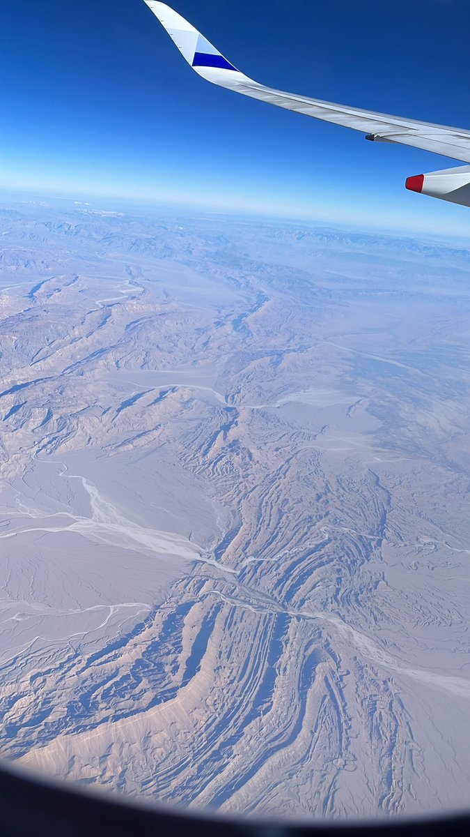 WendyTsai0420's tweet photo. Incredibly beautiful view on my journey from UK to Taiwan! The Chaman fault and other amazing  faults and folds with river-cutting morphology! 😍😍😍#windowseats #Geology https://t.co/kC8CfTD8cD