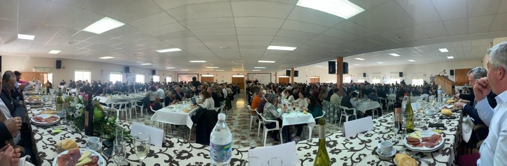 fmartinezarroyo's tweet photo. 📸 Celebramos San Antón en Consuegra (Toledo) con los socios de la cooperativa de piensos #AVICON, que ha facturado 87 M€ a pesar de las dificultades y del contexto internacional convulso.

¡Gracias a Mario Contento y a todos los ganaderos! 🐂🐑🐖🐣

Ver: https://t.co/GDuF0NMzai https://t.co/wt4tCYVDAK