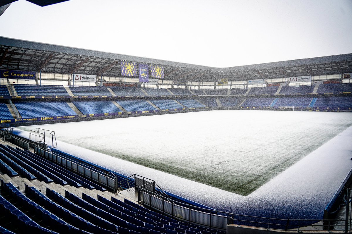 FCSM_officiel's tweet photo. 𝑳𝒆 𝑺𝒕𝒂𝒅𝒆 𝑩𝒐𝒏𝒂𝒍 𝒔𝒐𝒖𝒔 𝒍𝒂 𝒏𝒆𝒊𝒈𝒆 🌨️🏟️ https://t.co/7kzGSEfA41