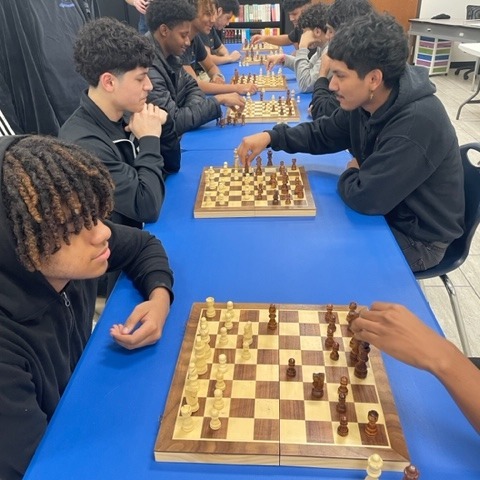 TexansCan's tweet photo. Our smart students at the Houston Southwest Campus are in deep concentration over the next move... coordinating how to take the King... hmmm who will win?! We love seeing our students using their critical thinking skills #graduatingthinkers #chess #criticalthinkingskills https://t.co/KsDGWr4SNj
