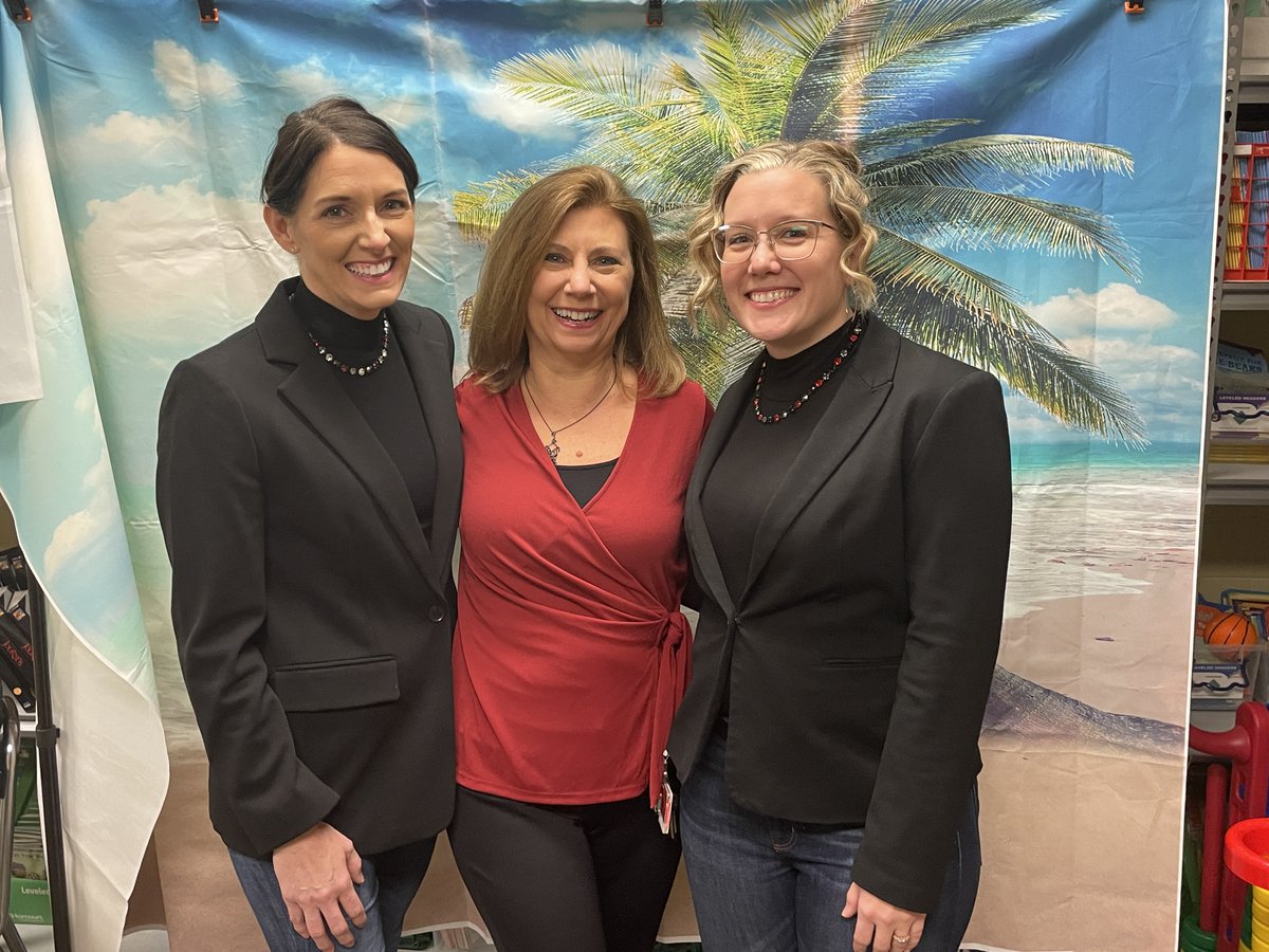Last official day as "Mrs. Chorba." The EF community has been lucky to have such an empathetic, hardworking, and talented educator for the last 24+ years. Congratulations, Laurie! ❤️🖤🏝 <a href="/LaurieChorba1/">Laurie Chorba</a>