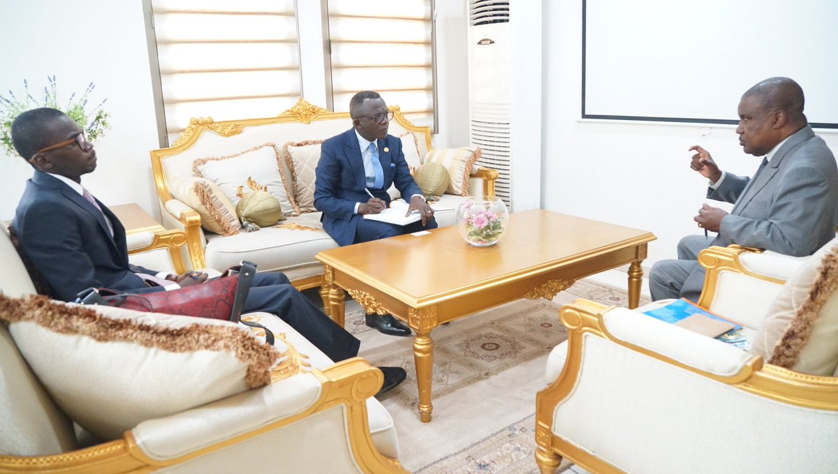 PNUDRepduCongo's tweet photo. Séance de travail entre le Min. en charge du budget  &amp; le RR @PNUDRepduCongo
A l'ordre du jour
➡️Sensibilisation sur le Cadre National d Financement Intégré (CNFI) comme instrument d financement du PND 2022-2026 &amp; d ODDs
➡️Accélération d la décentralisation &amp; localisation d ODDs https://t.co/sqSI7Ey4MY