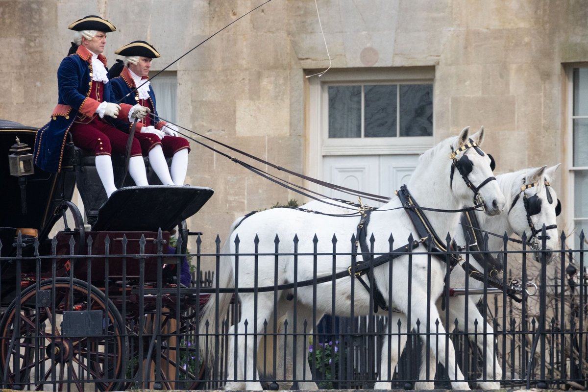 Filming for season 3 of Bridgerton takes place at Royal Crescent in Bath today @SWNS #bath #bridgertons3 #bridgerton #bridgerton3