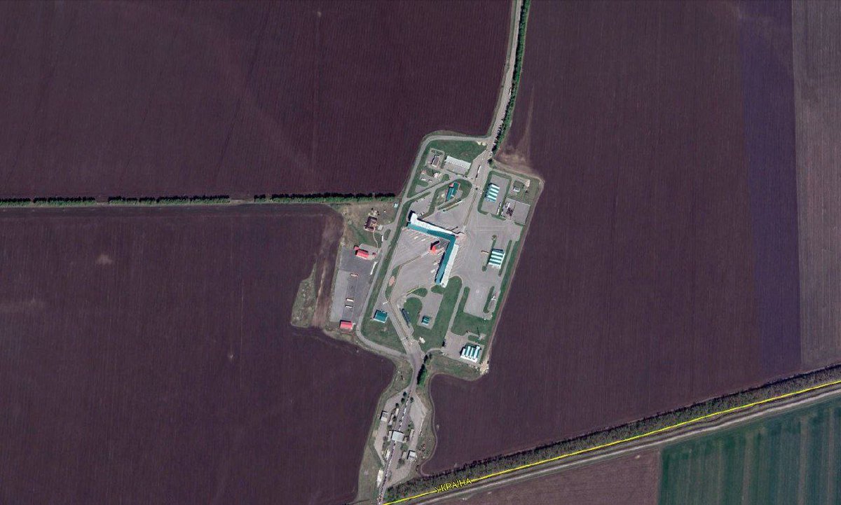 small10space's tweet photo. КПП "Щєбєкіно" 
Група росіян втікає(ну,майже втікає) від артилерійського обстрілу ЗСУ
Джерело:
https://t.co/XnjSt1BSzM https://t.co/UiN5zbGGX5