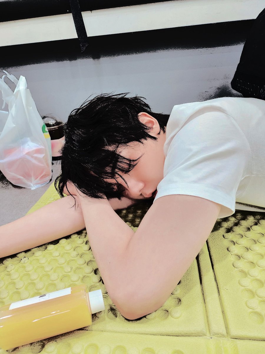 ⠀

    🥛ddᥝꪀ❛ुɣᦅᦅꪀ૱̌❩̷dᎥᥝrɣ⅟🦋
 ೇᥛp私dᨡtᦸ᎖̊˖»pᦅ:sƚ ᢤdᥝᎥꙆɣୣ୧ 轢
Yorgunluktan uyuya kalmışım ve 
moonbin hyung bunu asla kaçır
mamış hemen fotoğraf çekmiş ,
ama bu sefer kötü çıkmamışım 
değil mi? 
  ू､᥉ᦅᥴᎥᥝꙆ৫ﮦოᥱdᎥᥝୁ٪꣓updध𝟗𝟗

⠀