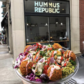 NeelBParekh's tweet photo. 5/ Hummus Republic

“Italian street food” is starting to become the next chipotle.

There’s a few other franchises doing this, but Hummus Republic has a great brand name and their prices are higher on average (think premium chipotle, like a QSR you’d actually take a date to). https://t.co/hXTnYnWc4a