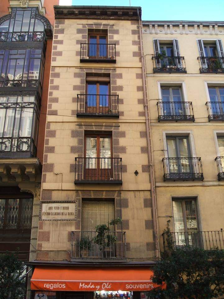 MadridenRuta's tweet photo. El 17 de enero de 1600 nacía en Madrid Pedro Calderón de la Barca. Uno de los genios del siglo de Oro y creador de la Vida es sueño.
La casa donde vivió y murió está en la calle Mayor y ostenta el récord de ser la casa con la fachada más estrecha de Madrid 
#CalderonDeLaBarca https://t.co/Dl0tl2erZT