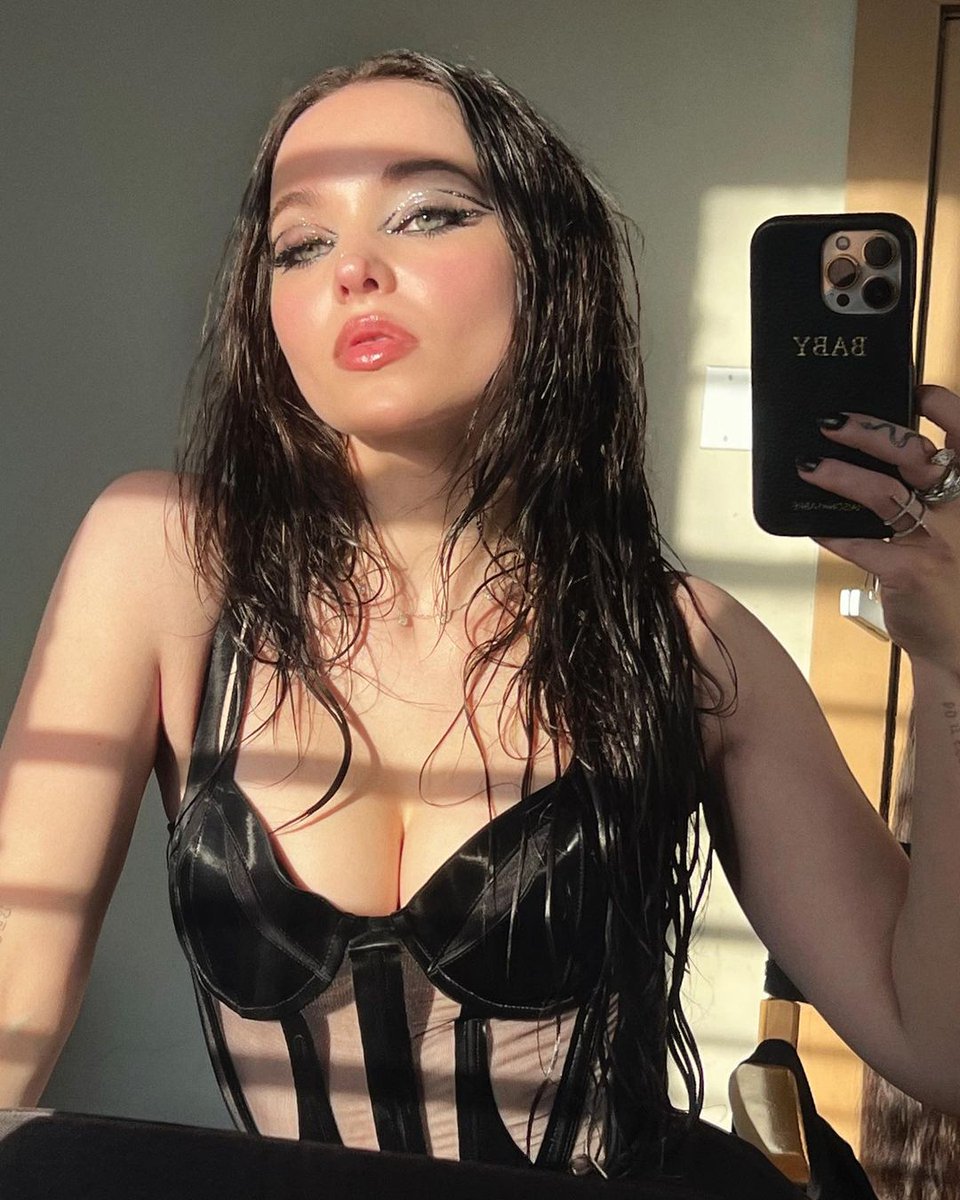 slythrndove's tweet photo. okay but red head or brunette ?? https://t.co/tqDxdOZafR