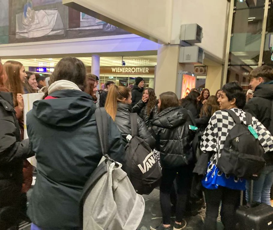 IBinissalem's tweet photo. Ahir, va arribar a Klagenfurt el grup d'alumnes de l'Erasmus+ de música que passaran una setmana per la ciutat d'Àustria.

#erasmusplus @sepiegob #música #erasmusIESB  #IESBinissalem #Klagenfurt #austria https://t.co/dbk5demc18