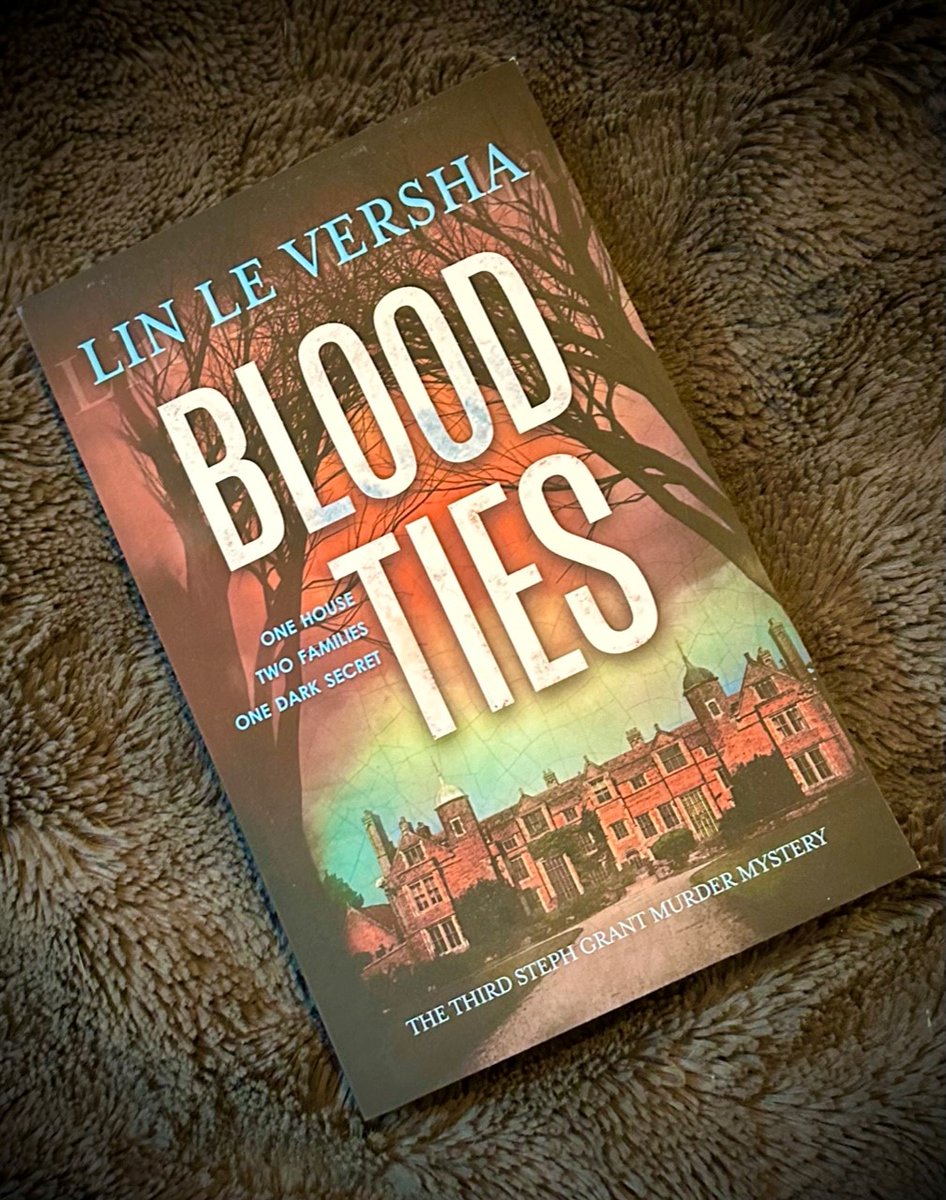 The courier man actually delivered two boxes. We have another stunning book arrive today! <a href="/linleversha/">Lin Le Versha</a> - can't wait to publish Blood Ties next month!
The first book available here: amazon.co.uk/Blood-Notes-gr…
#crimeseries #seaside #publishing #book