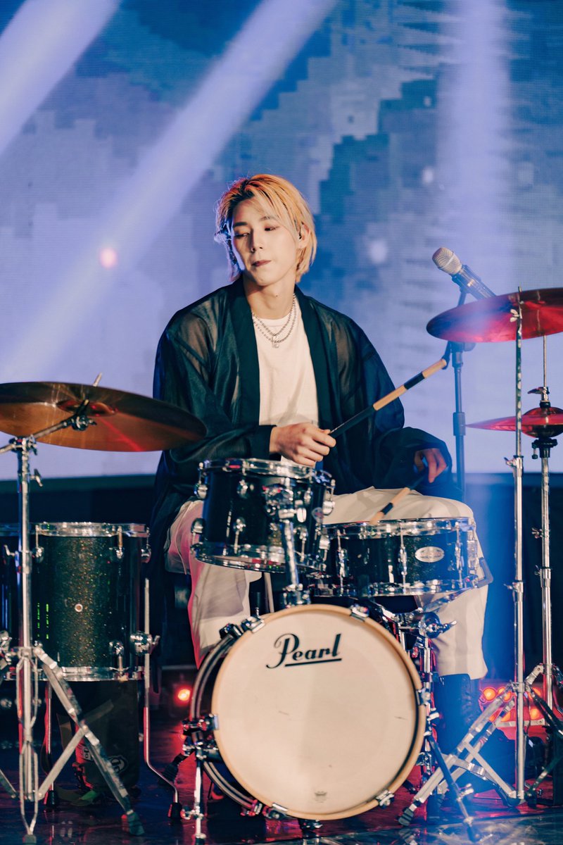official2z's tweet photo. [#2Z]

오랜만이야✋🏻

#2Z #2Zband #Kband
#범준 #BUMJUN #2Z범준 https://t.co/T8RLyJoYPq