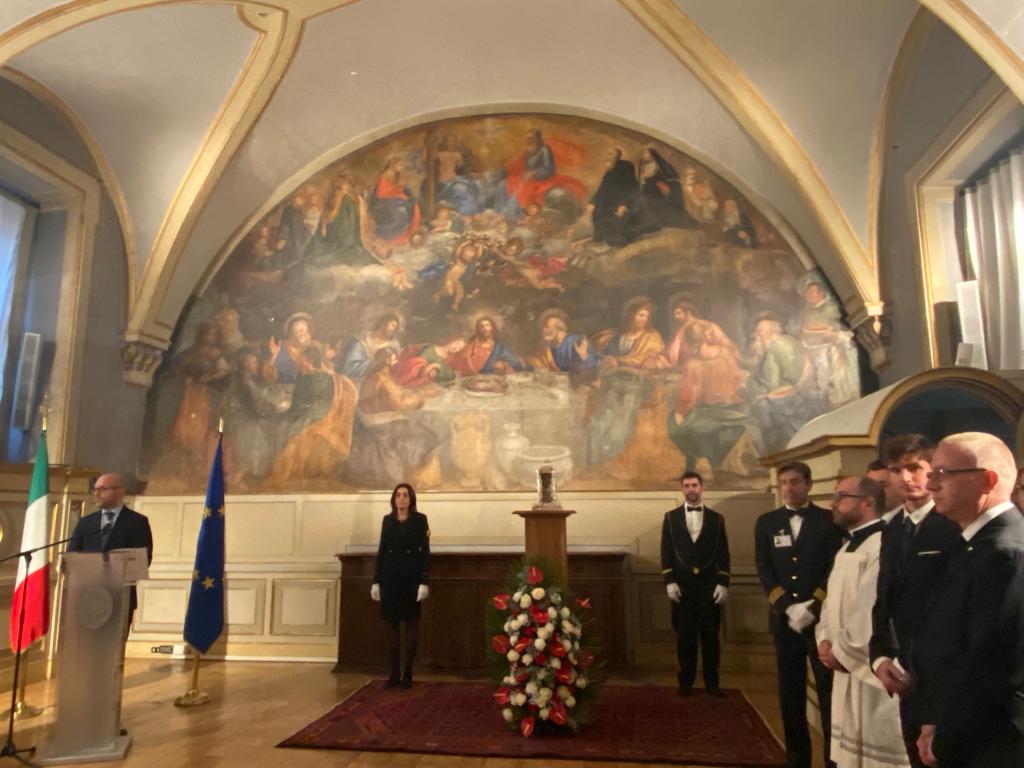 PLivatino's tweet photo. Nel pomeriggio la #SantaReliquia è stata accolta alla #CameradeiDeputati.
Dalle 18 alle 21 si terrà la cerimonia di accoglienza nella Parrocchia universitaria di San Tommaso Moro #PeregrinatioBeatiRosariiLivatino #RosarioLivatino #mafia https://t.co/9fLLA649xc