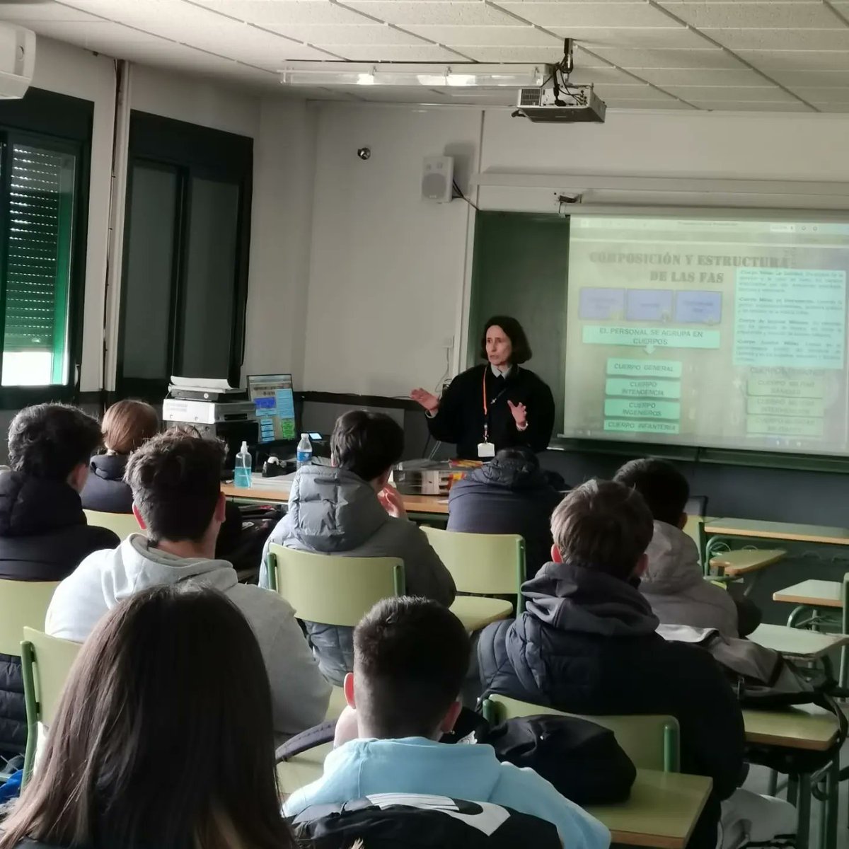 i_bachiller's tweet photo. Salidas profesionales en las fuerzas armadas españolas.

Ponente: Marta Méndez https://t.co/8RyINdq5rS