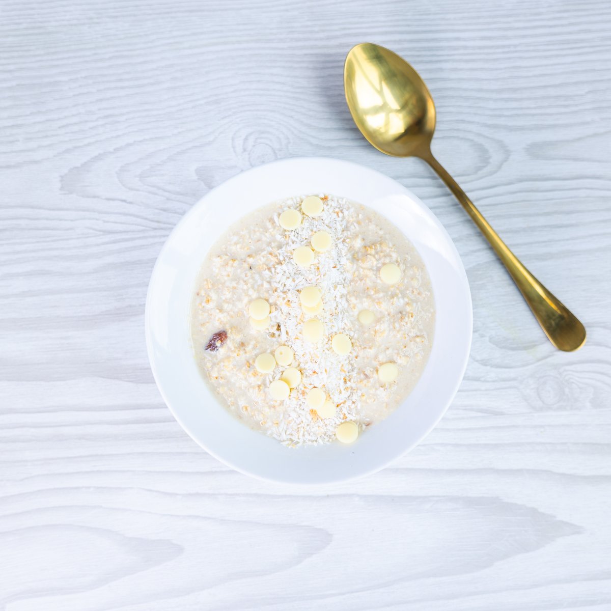 Running out of time to eat a healthy breakfast? Our overnight oats, which will keep you filled up until lunchtime. 

With added coconut milk and white chocolate chips!  

#ourmissionisgoodnutrition #eatwell #healthylifestyle #mealprep #healthyeating #healthyfood