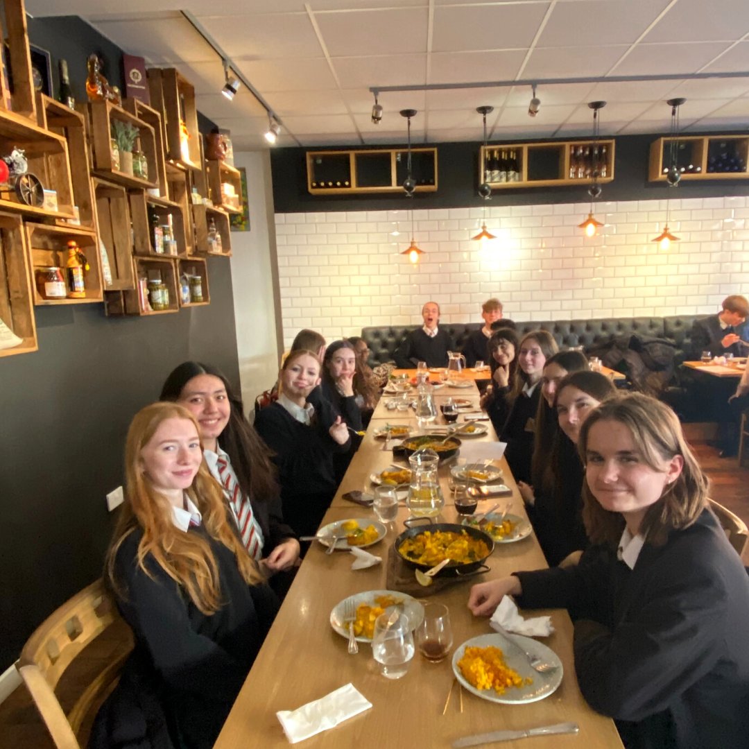 Today some of our Year 11 Spanish students had the privilege of going to Olé in Milton Keynes for lunch. They enjoyed paella and tapas,🥘 all while practicing their español.

#SHFGS #Spanish #ModernForeignLanguages #thegrammarschooloftoday