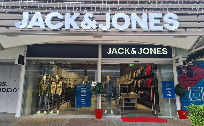 Desde la AER queremos dar la enhorabuena a Jack &amp; Jones, de Grupo Bestseller - Socio de la AER -, por la apertura de un nuevo outlet ubicado en el centro comercial de Luz Shopping.

Leer la noticia completa en Just Retail -Media Partner AER- --> justretail.news/noticias/jack-…