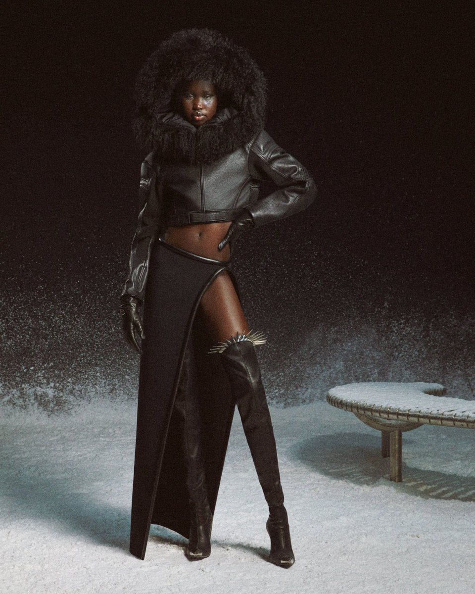 MIUCClAMUSE's tweet photo. david koma pre-fall 2023 is sooo hot https://t.co/HVj8dIxXVQ