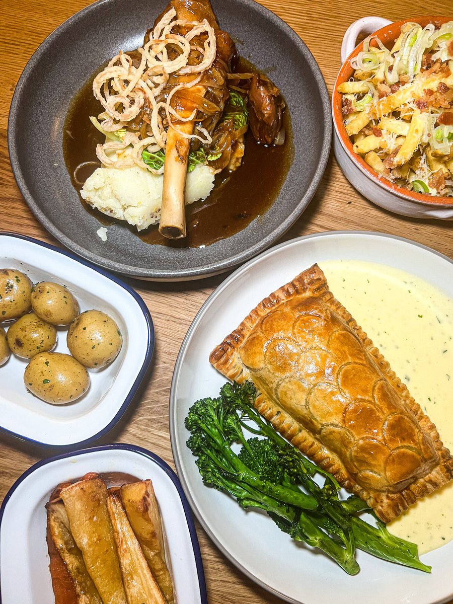 katmarketing_'s tweet photo. Great #review from @EssexFoodies for our friends at @flaginnwivenhoe at the weekend: 
“We enjoyed a really relaxed evening of good food, exquisite cocktails and unbeatable service. The restaurant is truly magnificent and will leave you wanting to return!”
https://t.co/9oGLAET5lt https://t.co/auoEcMDUyH