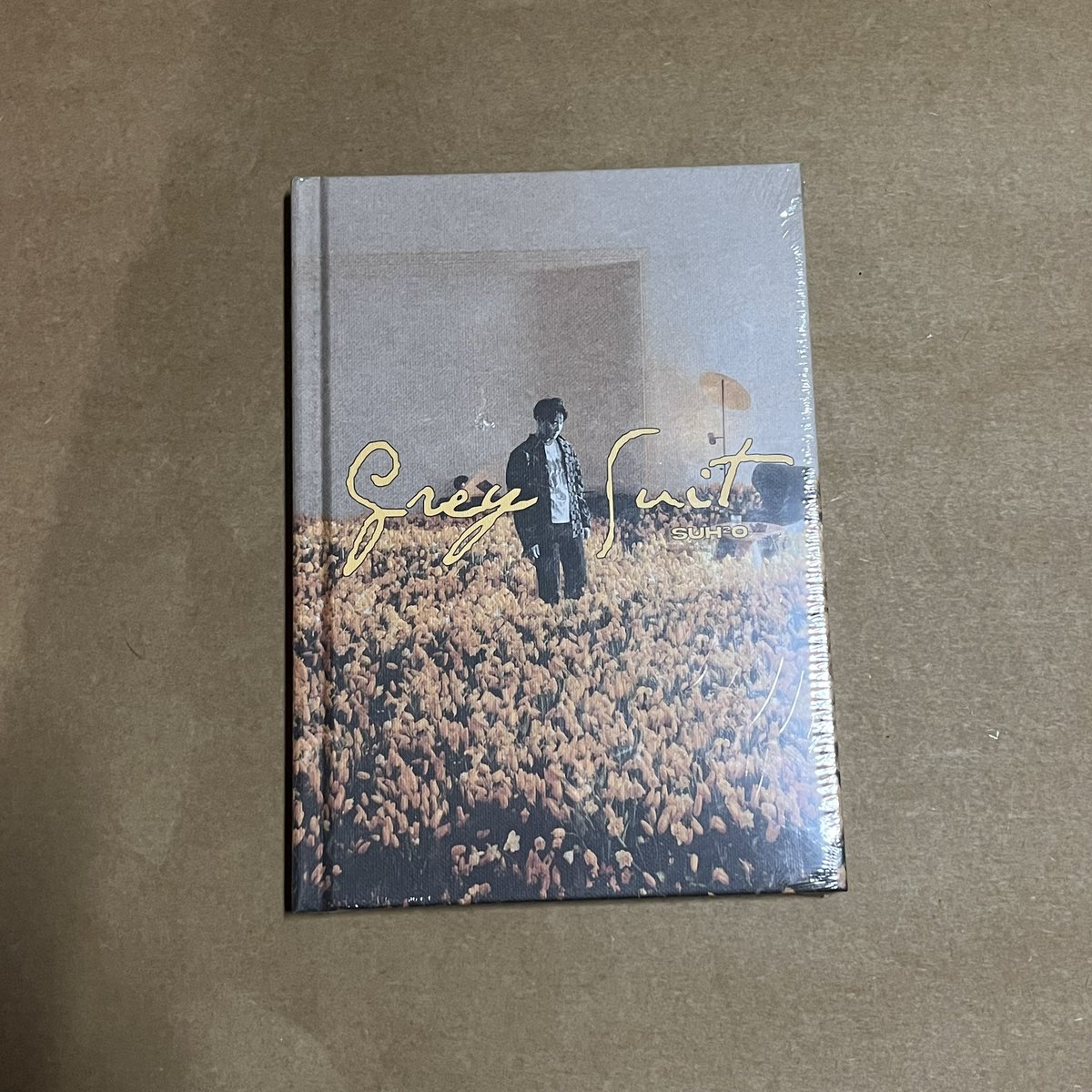 xiumyeoncart's tweet image. ✨GIVEAWAY - ph only✨

mechanics:
- mbf
- rt &amp;amp; like this twt
- reply any exo meme

prizes:
1 winner of sealed grey suit photobook
1 winner of unsealed lotto box (no pc)
2 winners of 50 php gcash

ends 1/18 10pm 🤍