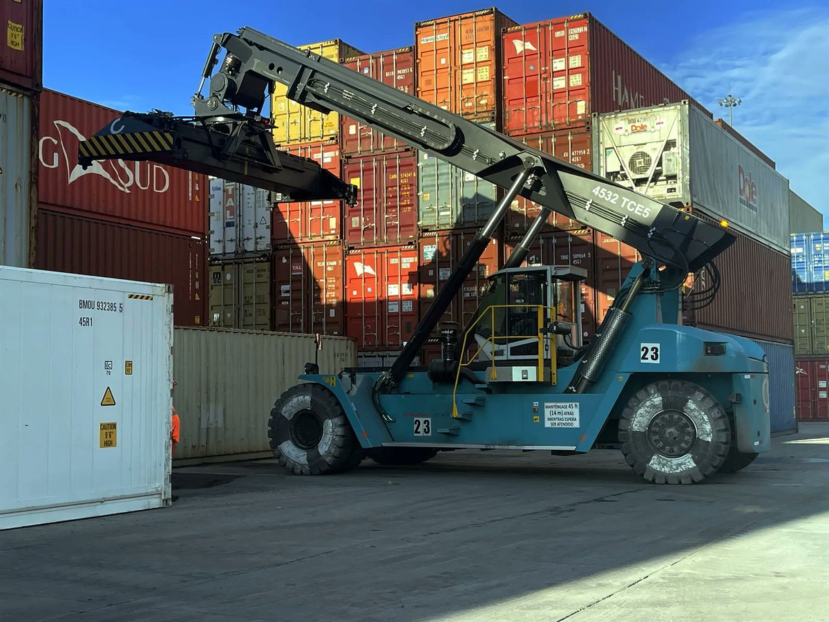 mundomaritimo's tweet photo. #PuertoCortes, #Honduras: #OPC invierte US$1,13 millones en dos nuevas #ReachStackers @Konecranes @OPC_HN https://t.co/d5We3oHQbS https://t.co/H8UOIn5X7W