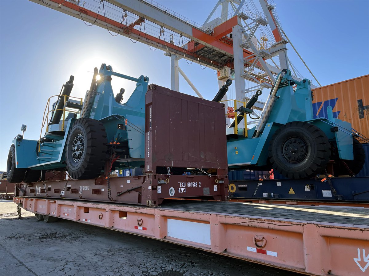 mundomaritimo's tweet photo. #PuertoCortes, #Honduras: #OPC invierte US$1,13 millones en dos nuevas #ReachStackers @Konecranes @OPC_HN https://t.co/d5We3oHQbS https://t.co/H8UOIn5X7W