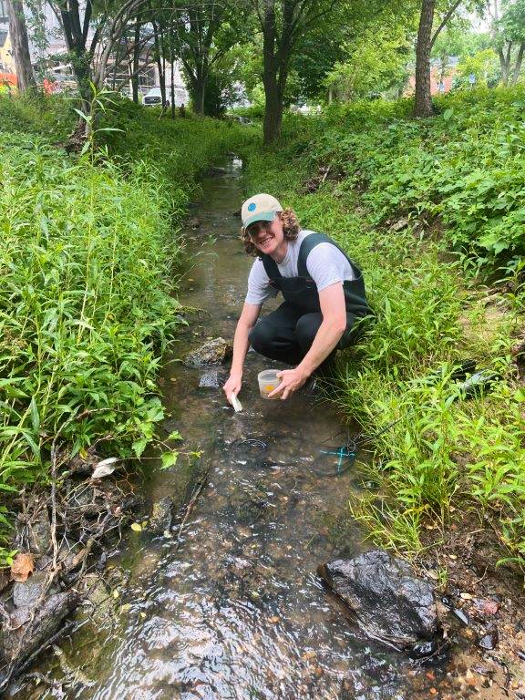 SERCinvasions's tweet photo. #MeetAnInvader Meet Chris McMahon, our labβs newest Biological Research Technician! Chris comes to us from Frederick, MD. He is currently splitting his time between the #NBIC program, the #MudCrab Project, and sorting samples for our #GLISSNet Project! π€ https://t.co/zVQkv10eGR