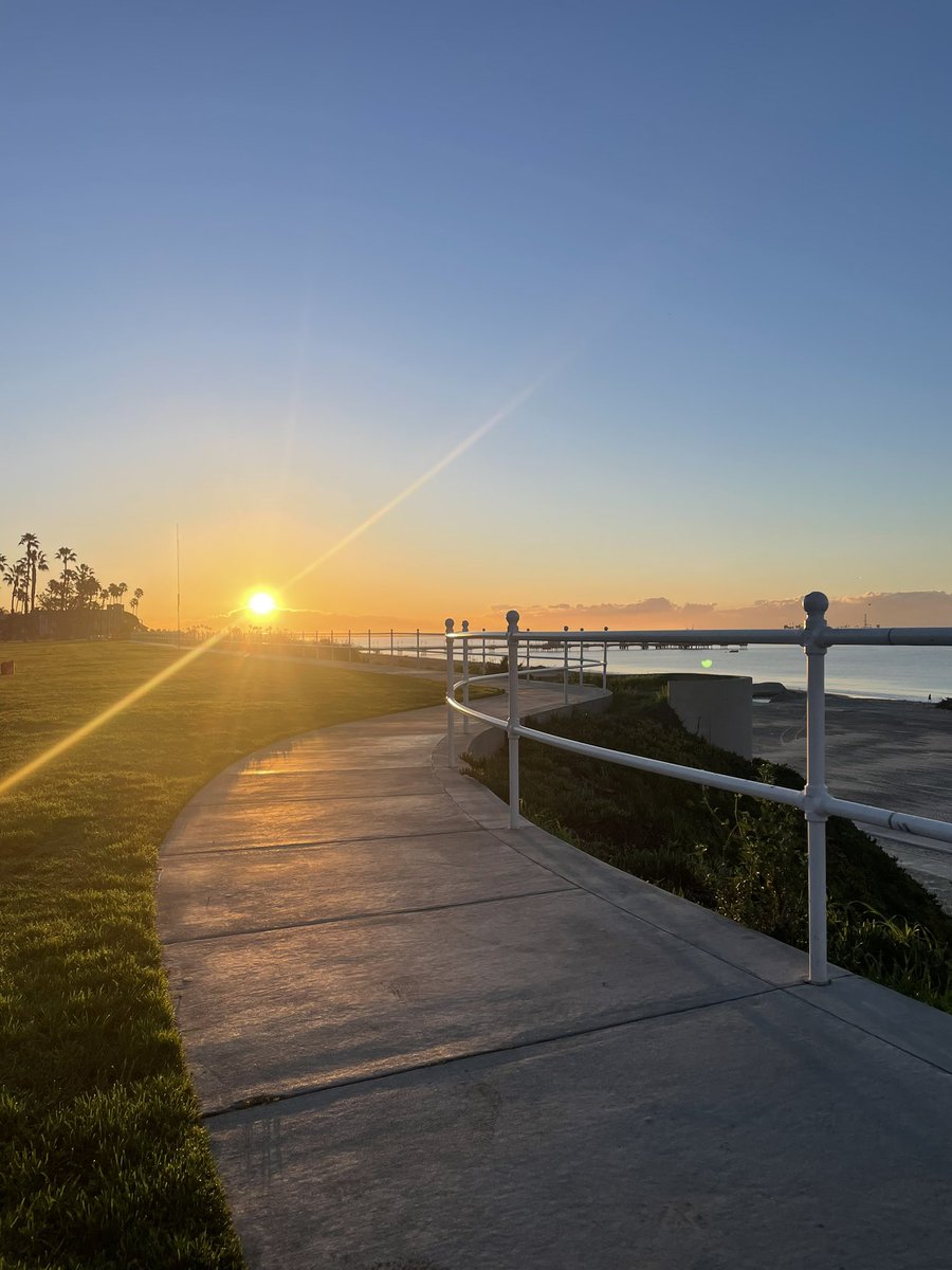 Carrilli0's tweet photo. @3Hannahh_  bday sunrise https://t.co/5875bpUpNp