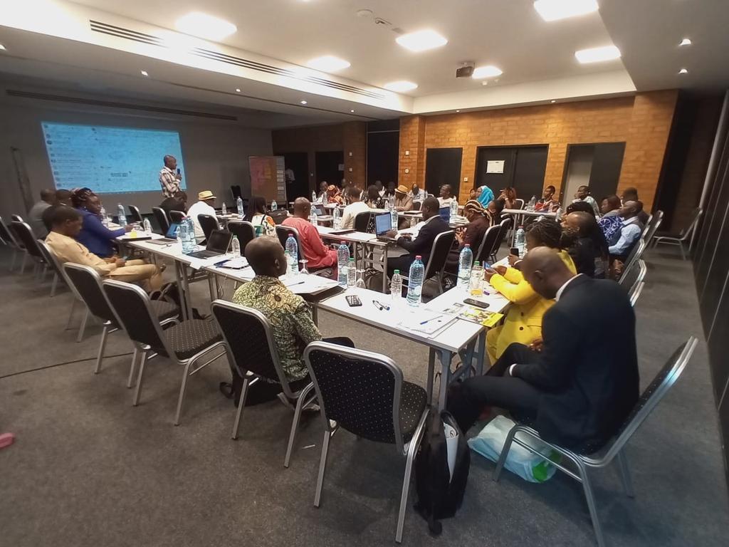 Commune_de_Ndom's tweet image. Atelier sur la communication digitale💻, deuxième journée, échange🔄 avec les Maires.
@MINDDEVEL1 
@FEICOM1 
@giz_gmbh